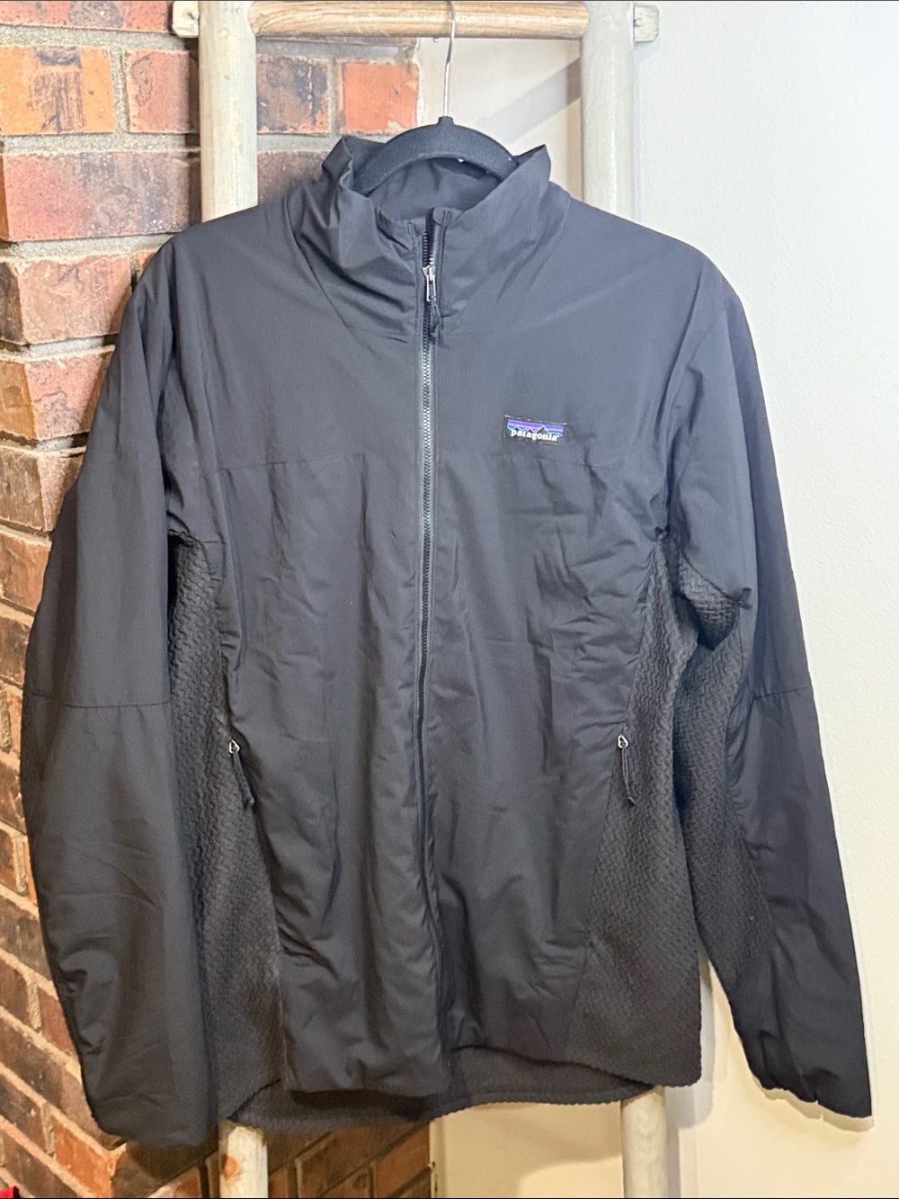 Patagonia Men’s Black Hybrid Fleece Full Zip Jacket Size Medium